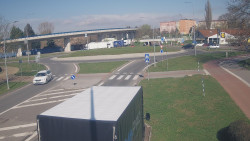 Křižovatka ulic Velká Dlážka a Polní