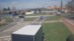 Křižovatka ulic Velká Dlážka a Polní