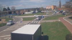 Křižovatka ulic Velká Dlážka a Polní