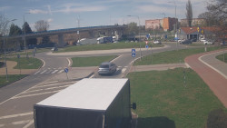 Křižovatka ulic Velká Dlážka a Polní