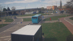 Křižovatka ulic Velká Dlážka a Polní