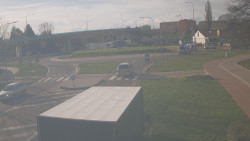 Křižovatka ulic Velká Dlážka a Polní