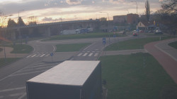 Křižovatka ulic Velká Dlážka a Polní