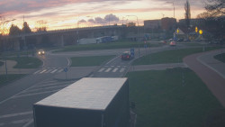 Křižovatka ulic Velká Dlážka a Polní