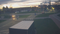 Křižovatka ulic Velká Dlážka a Polní