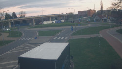 Křižovatka ulic Velká Dlážka a Polní