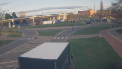 Křižovatka ulic Velká Dlážka a Polní