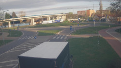 Křižovatka ulic Velká Dlážka a Polní