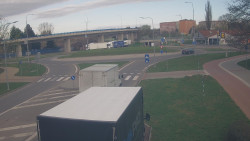 Křižovatka ulic Velká Dlážka a Polní