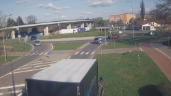 Křižovatka ulic Velká Dlážka a Polní