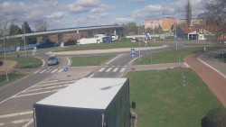 Křižovatka ulic Velká Dlážka a Polní