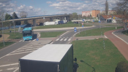 Křižovatka ulic Velká Dlážka a Polní