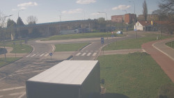 Křižovatka ulic Velká Dlážka a Polní