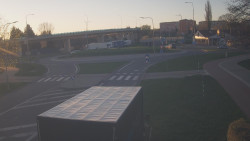 Křižovatka ulic Velká Dlážka a Polní