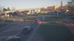 Křižovatka ulic Velká Dlážka a Polní