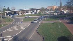 Křižovatka ulic Velká Dlážka a Polní