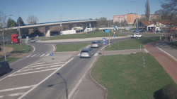 Křižovatka ulic Velká Dlážka a Polní