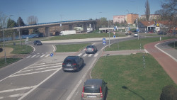 Křižovatka ulic Velká Dlážka a Polní