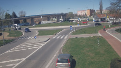 Křižovatka ulic Velká Dlážka a Polní