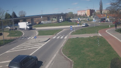 Křižovatka ulic Velká Dlážka a Polní