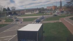 Křižovatka ulic Velká Dlážka a Polní