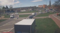 Křižovatka ulic Velká Dlážka a Polní