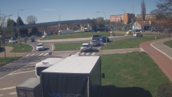 Křižovatka ulic Velká Dlážka a Polní