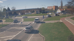 Křižovatka ulic Velká Dlážka a Polní