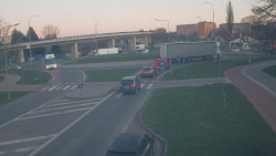 Křižovatka ulic Velká Dlážka a Polní