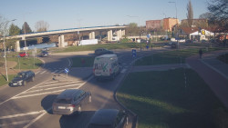 Křižovatka ulic Velká Dlážka a Polní