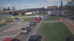 Křižovatka ulic Velká Dlážka a Polní