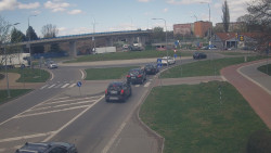 Křižovatka ulic Velká Dlážka a Polní