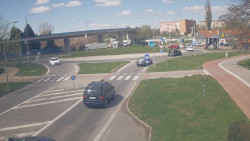 Křižovatka ulic Velká Dlážka a Polní