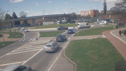 Křižovatka ulic Velká Dlážka a Polní