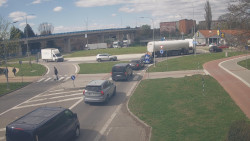 Křižovatka ulic Velká Dlážka a Polní