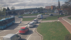 Křižovatka ulic Velká Dlážka a Polní