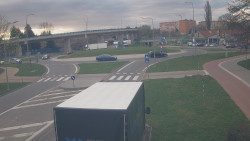 Křižovatka ulic Velká Dlážka a Polní