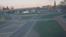 Křižovatka ulic Velká Dlážka a Polní