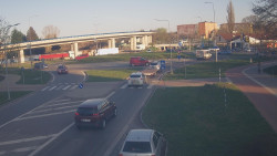 Křižovatka ulic Velká Dlážka a Polní