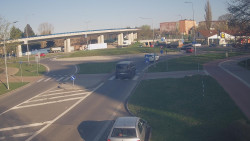 Křižovatka ulic Velká Dlážka a Polní