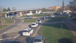 Křižovatka ulic Velká Dlážka a Polní