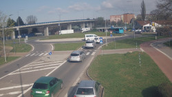 Křižovatka ulic Velká Dlážka a Polní