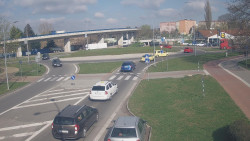 Křižovatka ulic Velká Dlážka a Polní