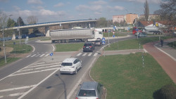 Křižovatka ulic Velká Dlážka a Polní