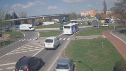 Křižovatka ulic Velká Dlážka a Polní