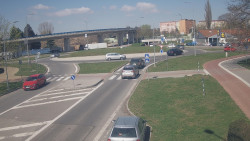 Křižovatka ulic Velká Dlážka a Polní