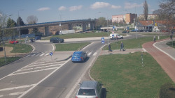 Křižovatka ulic Velká Dlážka a Polní