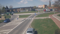 Křižovatka ulic Velká Dlážka a Polní