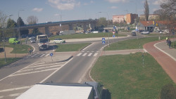 Křižovatka ulic Velká Dlážka a Polní