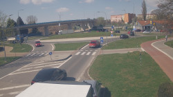 Křižovatka ulic Velká Dlážka a Polní